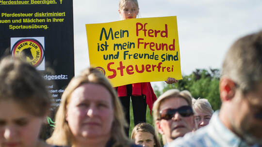 Proteste gegen Pferdesteuer