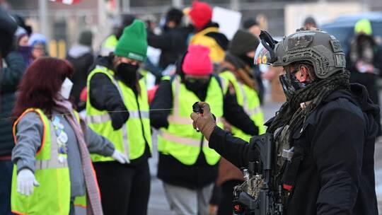 Frau stirbt nach Schüssen eines ICE-Beamten in Minneapolis Frau stirbt nach Schüssen eines ICE-Beamten in Minneapolis