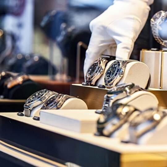 Luxusuhren in einem Juweliergeschäft