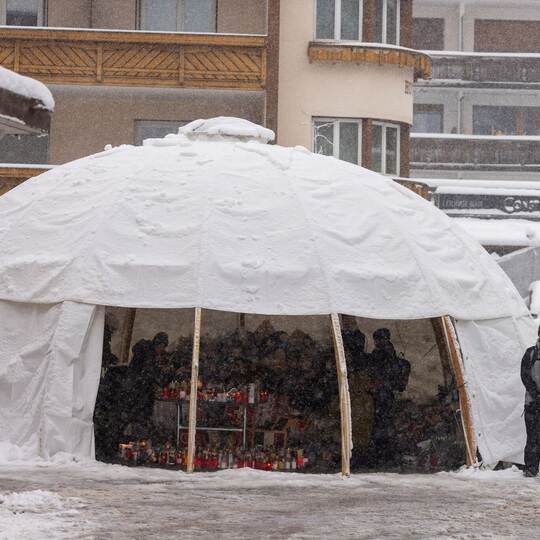 Trauerfeier nach Brand im Schweizer Skiort Crans-Montana