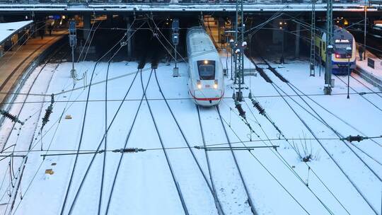 Nach Sturmtief Elli - Bahnverkehr im Norden wieder angelaufen