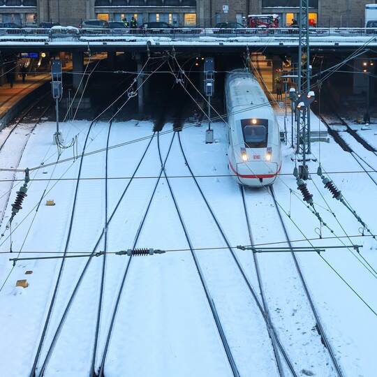 Nach Sturmtief Elli - Bahnverkehr im Norden wieder angelaufen