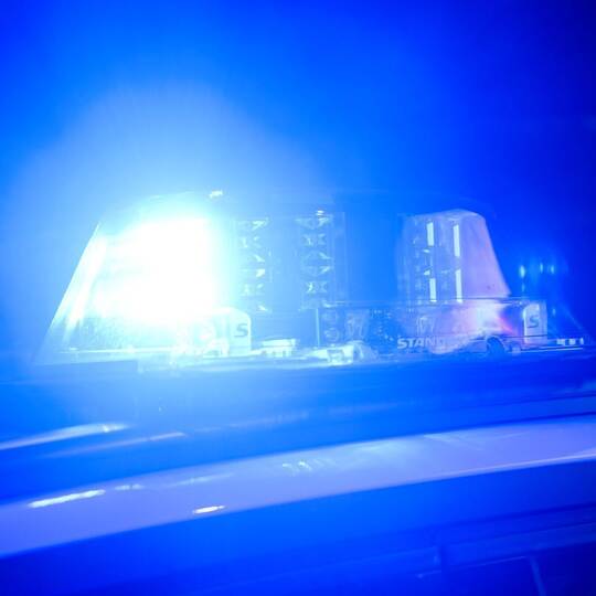 Blaulicht auf Polizeifahrzeug