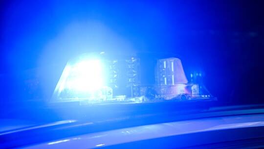 Blaulicht auf Polizeifahrzeug