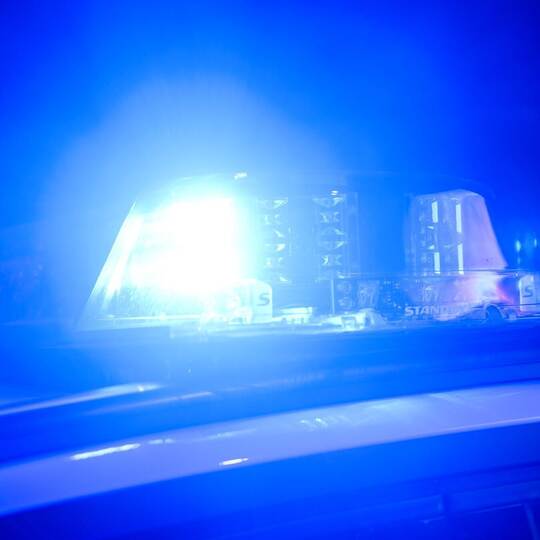 Blaulicht auf Polizeifahrzeug