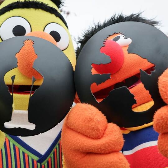 Fußgängerampel mit Ernie und Bert aus der Sesamstraße