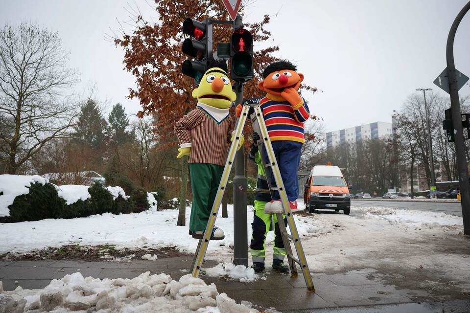 Fußgängerampel mit Ernie und Bert aus der Sesamstraße