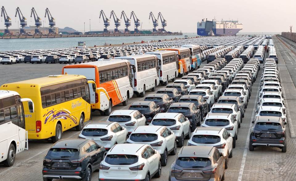 Autoverladung im Hafen von Yantai Autoverladung im Hafen von Yantai