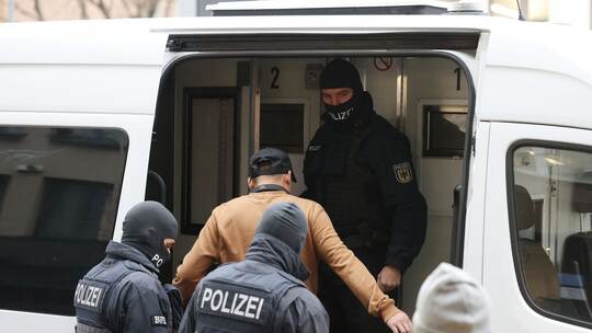 Großrazzia gegen Schwarzarbeit in Nagelstudios