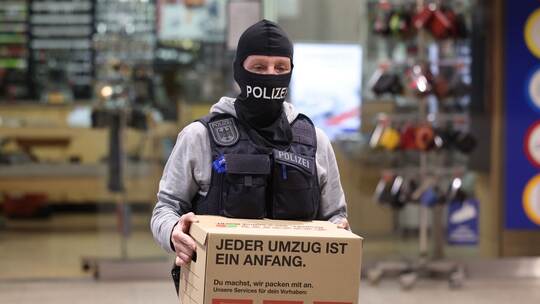 Großrazzia gegen Schwarzarbeit in Nagelstudios