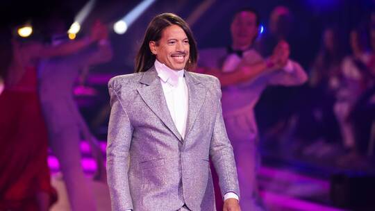 Jorge González wirbt für Akzeptanz und appelliert an Eltern