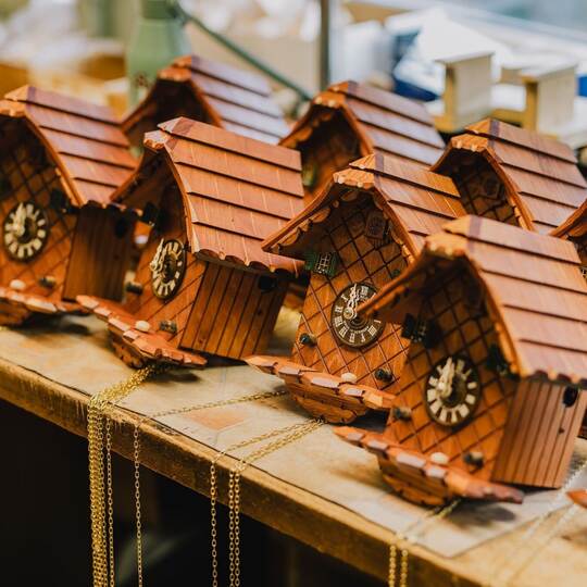 Nur echt aus dem Schwarzwald: die Kuckucksuhr