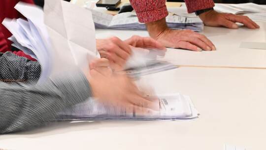 Auszählung Briefwahl