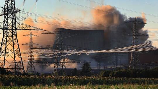 Sprengung der Kühltürme des Kernkraftwerkes Grafenrheinfeld