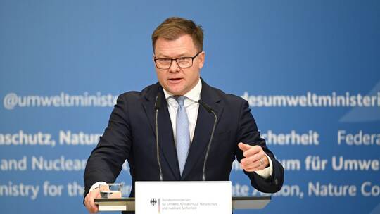 Bundesumweltminister stellt Elektroauto-Kaufprämie vor