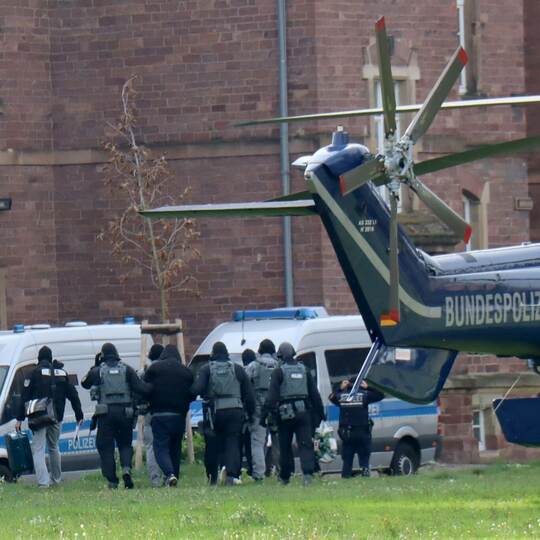 Haftvorführung nach Razzia gegen mutmaßliche Rechtsextreme