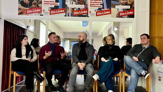 Über Demokratie und Totalüberwachung diskutierten Mersedeh Ghazaei (Landtags-Spitzenkandidatin, Die Linke), Marvin Weiß (Pforzhe