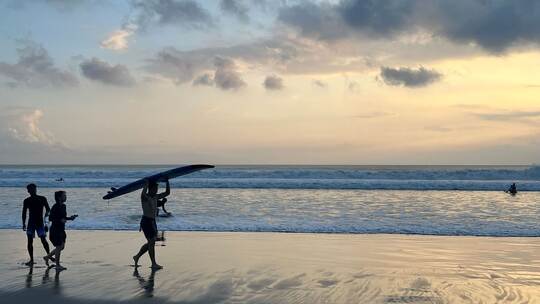 Surfer auf Bali