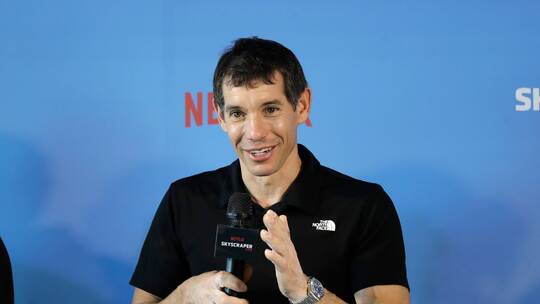 Freeclimber Honnold klettert auf Wolkenkratzer Freeclimber Honnold klettert auf Wolkenkratzer