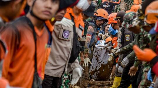 Nach dem Erdrutsch in Indonesien