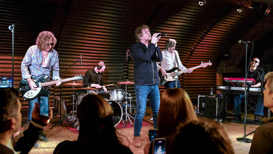 Fools Garden im Jazzhaus Freiburg (von links): Volker Hinkel (Gitarre), Jan Hees (Schlagzeug), Peter Freudenthaler (Gesang), Dir