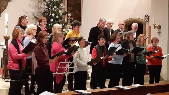 Den Eröffnungsgottesdienst in der katholischen Kirche Sankt Bernhard haben die Stephanuskantorei und der Chor der neuapostolisch
