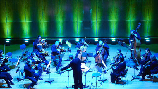 Südwestdeutsches Kammerorchester (SWDKO) "Movie Night". Leitung: Douglas Bostock. Moderation: Johannes Steck