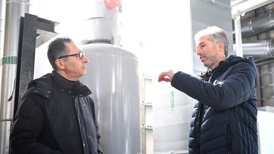 Treffen von Özdemir und Palmer in Solarthermie-Park Tübingen