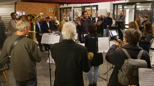 Musikalisch umrahmt vom Musikverein Enzberg wurde im Rathaus Mühlacker die Ausstellung „In bester Verfassung?“ eröffnet. Friedri