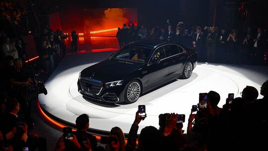 Mercedes-Benz stellt überarbeitete S-Klasse vor