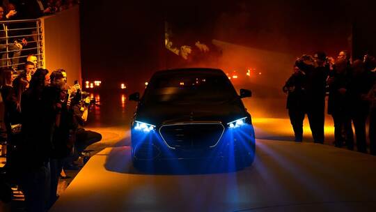 Mercedes-Benz stellt überarbeitete S-Klasse vor