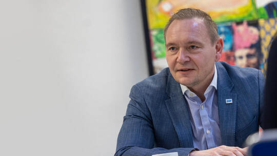 Setzt auf Eigenverantwortung der Mitarbeiter: SWP-Chef Aik Wirsbinna. Röhr Redaktionsgespräch SWP Aik Wirsbinna