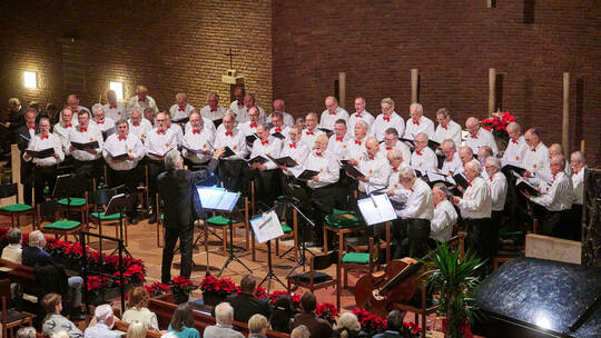 In der Stadtkirche: Benefiz-Weihnachtskonzert zugunsten "Menschen in Not" Ungerer Werkchor, Südwestdeutsches Kammerorchester (Le