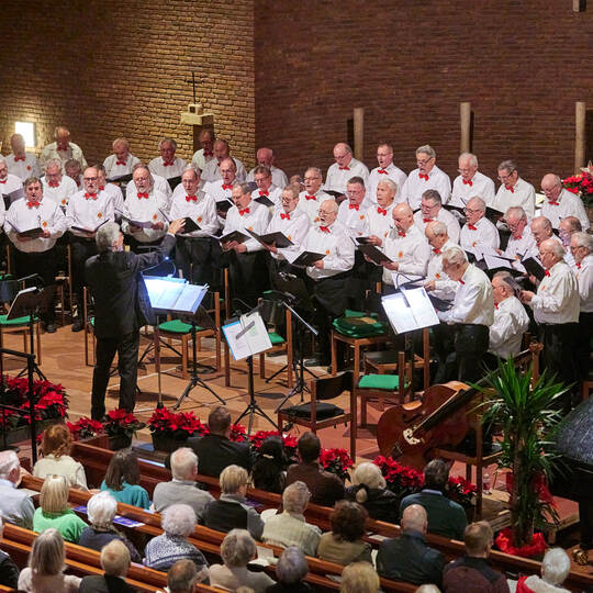 In der Stadtkirche: Benefiz-Weihnachtskonzert zugunsten "Menschen in Not" Ungerer Werkchor, Südwestdeutsches Kammerorchester (Le