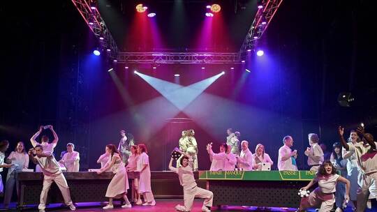 „Jesus Christ Superstar“ in Pforzheim wird ein rockig-buntes Spektakel.