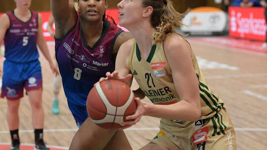 Alexandria Kiss-Rusk (rechts) war mit 18 Punkten eine der Topscorerinnen im Team der Rutronik Stars im Spiel gegen Nördlingen. M