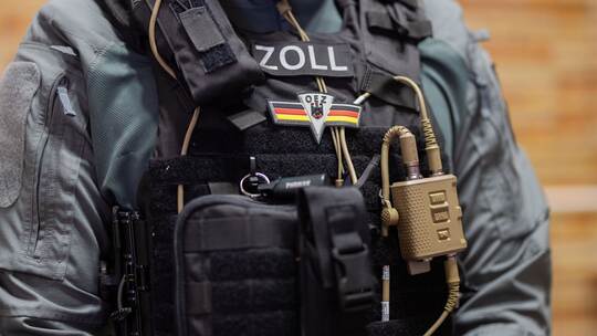 Verbotene Russland-Exporte – fünf Festnahmen bei Razzia