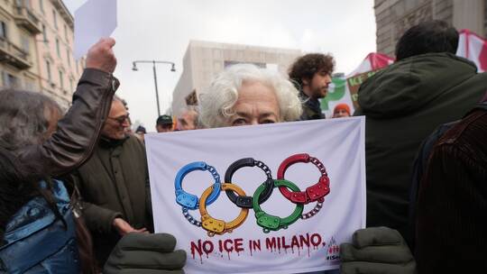 Proteste in Mailand gegen ICE-Einsatz bei Olympia in Italien Proteste in Mailand gegen ICE-Einsatz bei Olympia in Italien