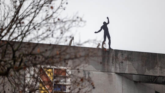 Rathaus Skulptur Endzeit