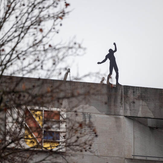 Rathaus Skulptur Endzeit