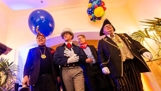 CDU-Spitzenkandidat Hagel bekommt "Goldene Narrenschelle"