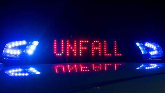 Blaulicht und der Hinweis "Unfall"