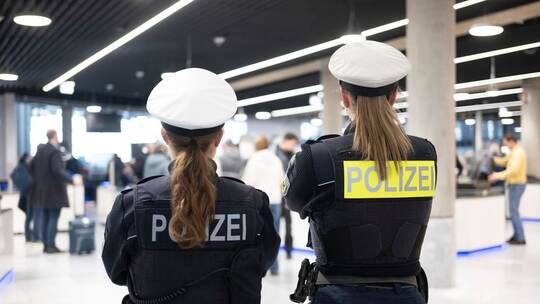Sicherheitskontrolle am Stuttgarter Flughafen