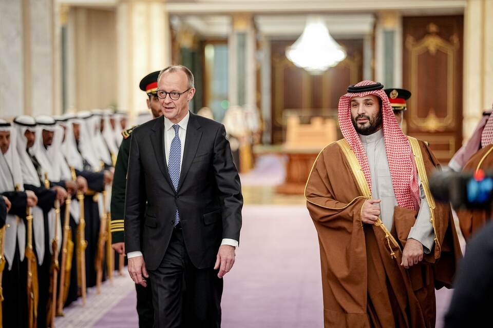 Bundeskanzler Merz reist in die Golfregion