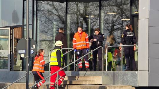 Chlorgasaustritt in Hallenbad – mehrere Verletzte