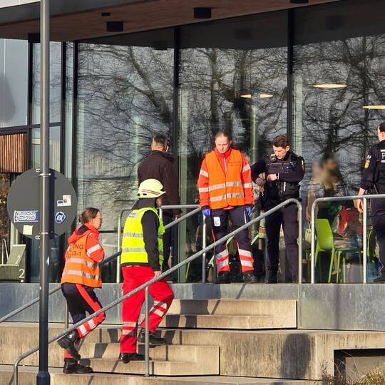 Chlorgasaustritt in Hallenbad – mehrere Verletzte