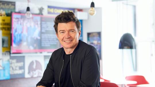 Kultsänger Rick Astley wird 60: «Ich habe eine Rockband»