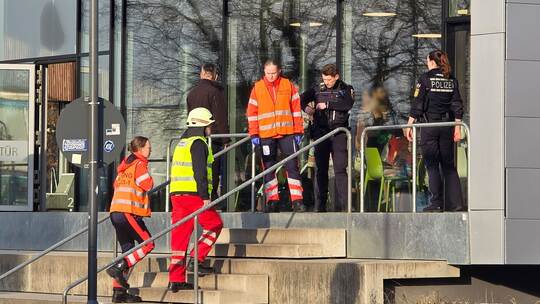 Chlorgasaustritt in Hallenbad – mehrere Verletzte