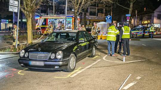 Junger Autofahrer fährt Fußgängerin tot Junger Autofahrer fährt Fußgängerin tot