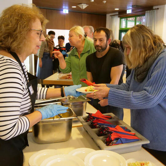 In Mühlacker gibt es nicht nur ein warmes Essen – sonder auch Gemeinschaft, eine tolle Stimmung und ein besonderes Ambiente.